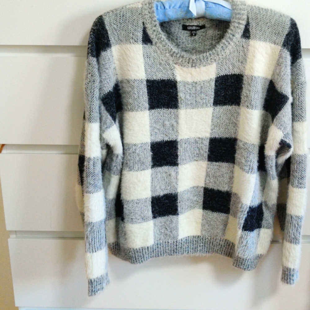 Sweater black-white-gray very warm fuzzy stretchy fits size M, by Cocobleu